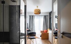 ADLER HOUSE- Wyjątkowy apartament RETRO z prysznicem pośrodku